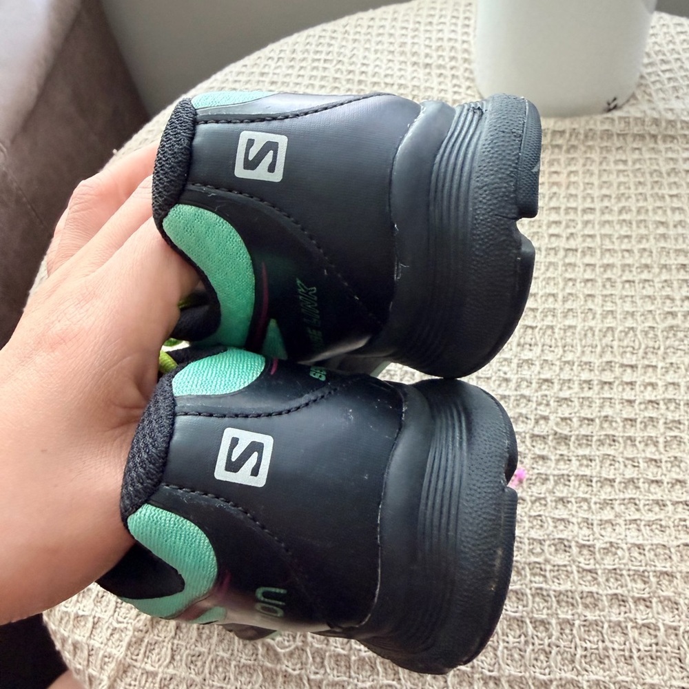 Salomon Women’s Mint Green and Black Trail Running Shoes with Lime Laces - Picture 6 of 6